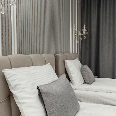 Mon Ami Hotel Ivano-Frankivsk Luaran gambar