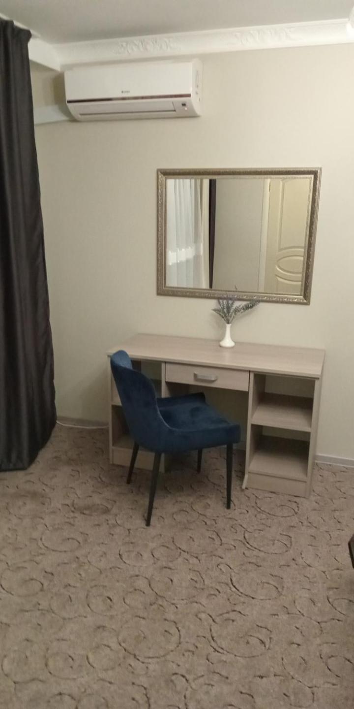 Mon Ami Hotel Ivano-Frankivsk Luaran gambar