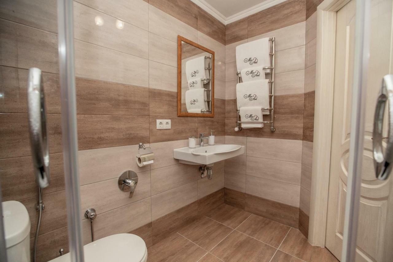 Mon Ami Hotel Ivano-Frankivsk Luaran gambar