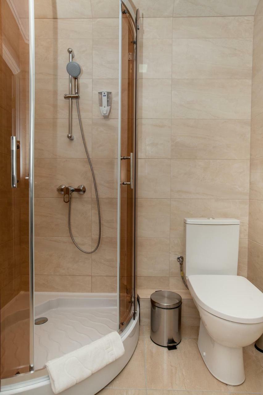 Mon Ami Hotel Ivano-Frankivsk Luaran gambar