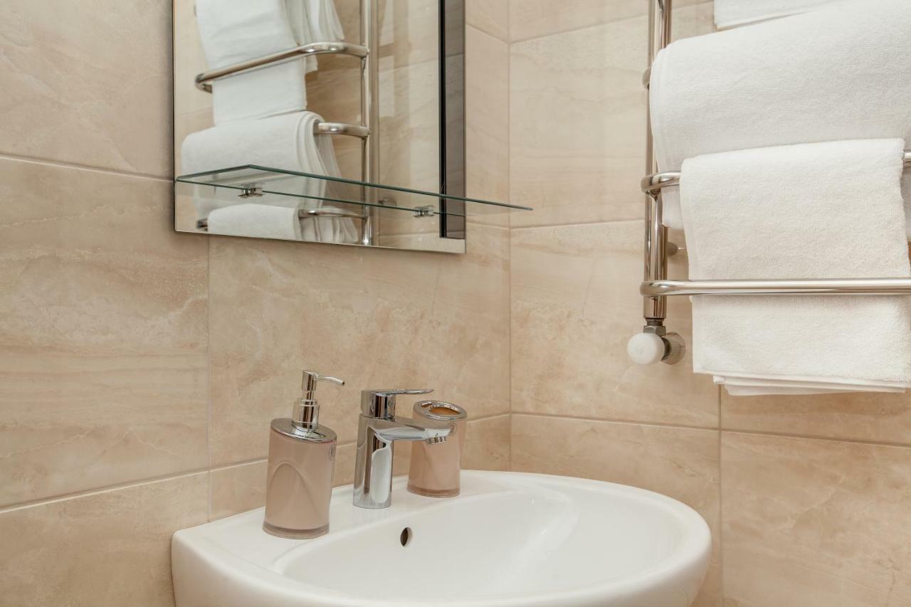 Mon Ami Hotel Ivano-Frankivsk Luaran gambar