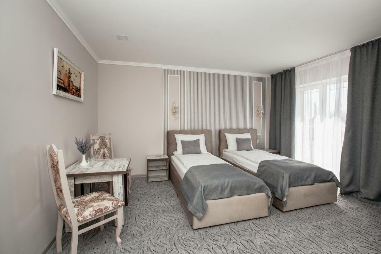 Mon Ami Hotel Ivano-Frankivsk Luaran gambar