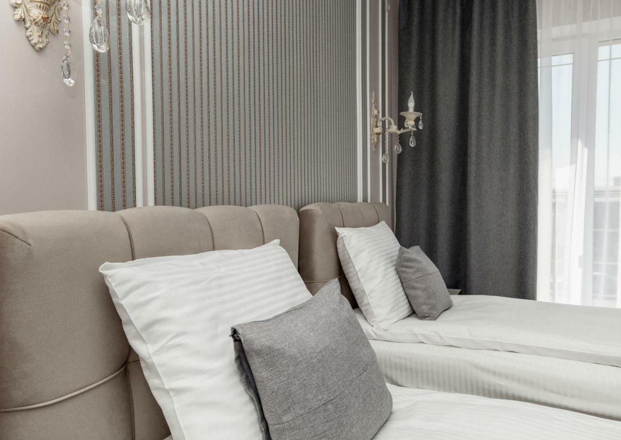 Mon Ami Hotel Ivano-Frankivsk Luaran gambar