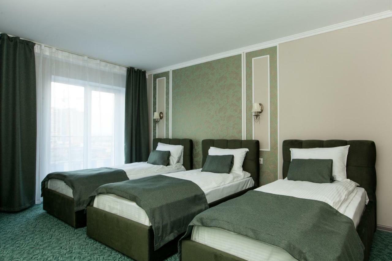 Mon Ami Hotel Ivano-Frankivsk Luaran gambar