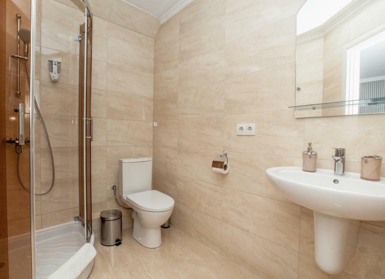 Mon Ami Hotel Ivano-Frankivsk Luaran gambar