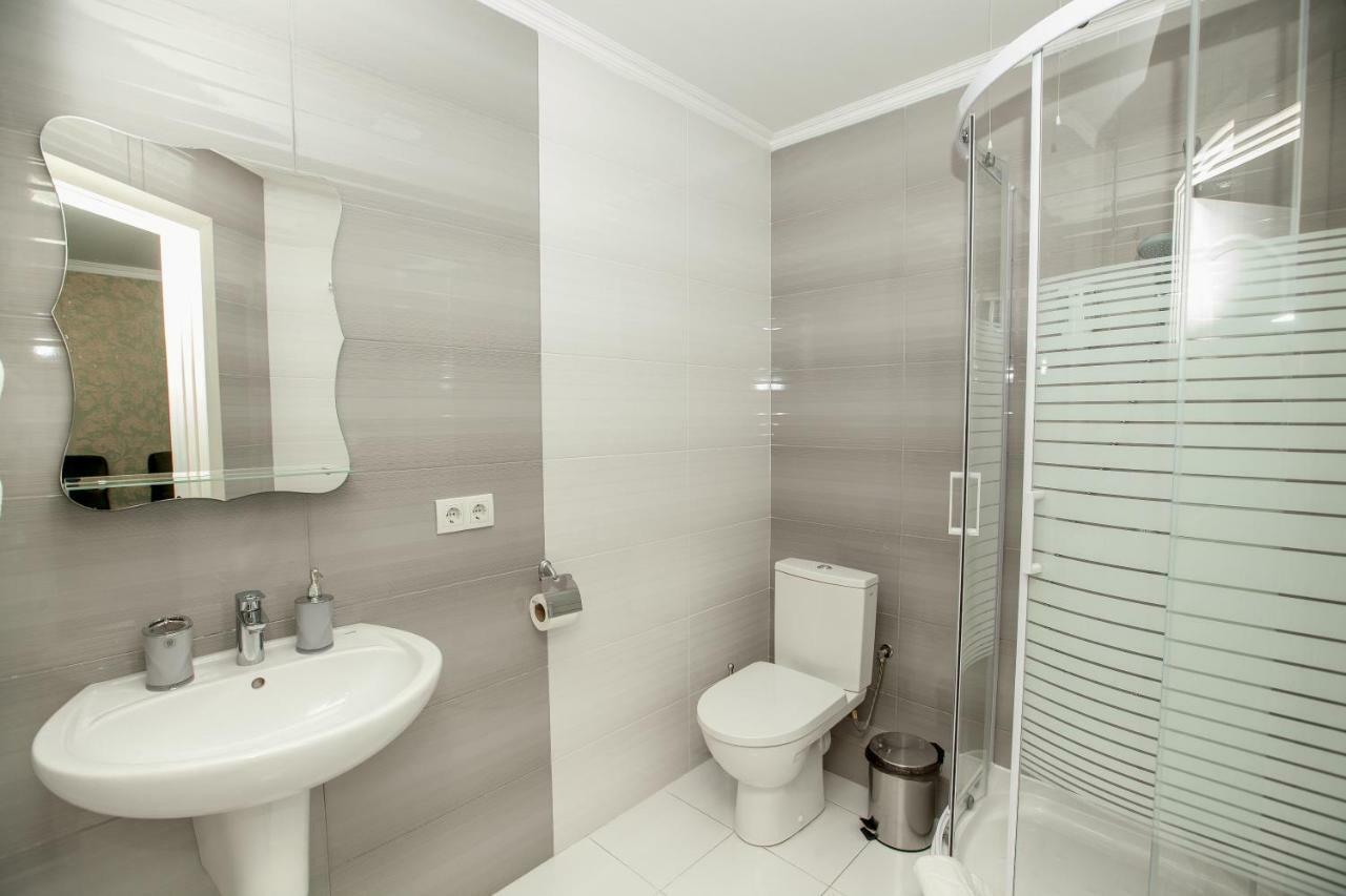 Mon Ami Hotel Ivano-Frankivsk Luaran gambar