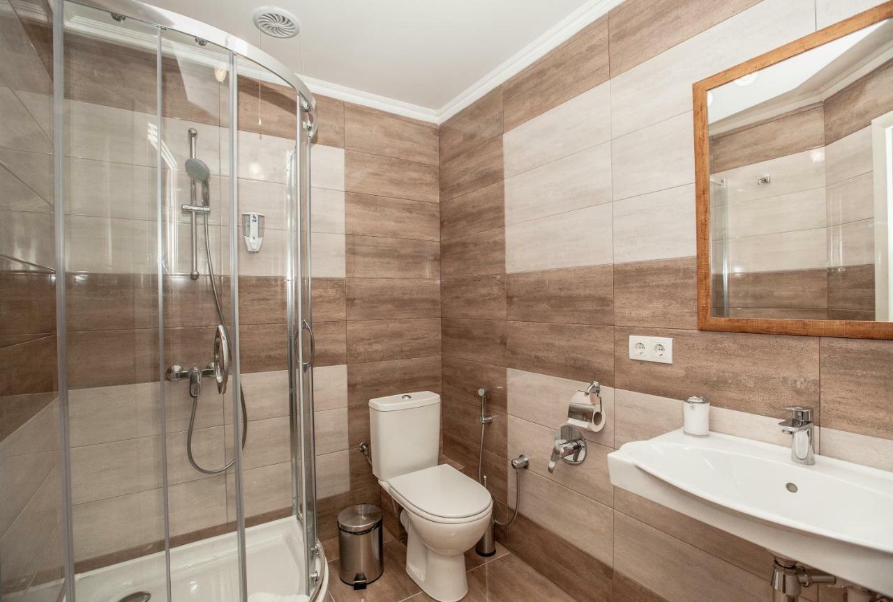 Mon Ami Hotel Ivano-Frankivsk Luaran gambar