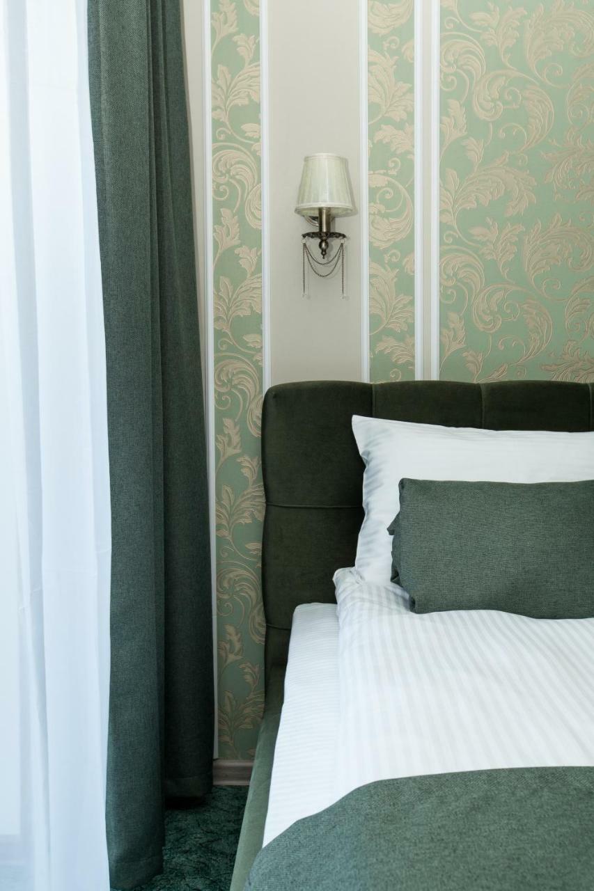 Mon Ami Hotel Ivano-Frankivsk Luaran gambar