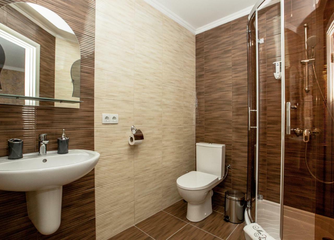 Mon Ami Hotel Ivano-Frankivsk Luaran gambar
