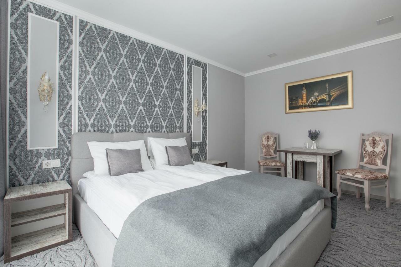 Mon Ami Hotel Ivano-Frankivsk Luaran gambar