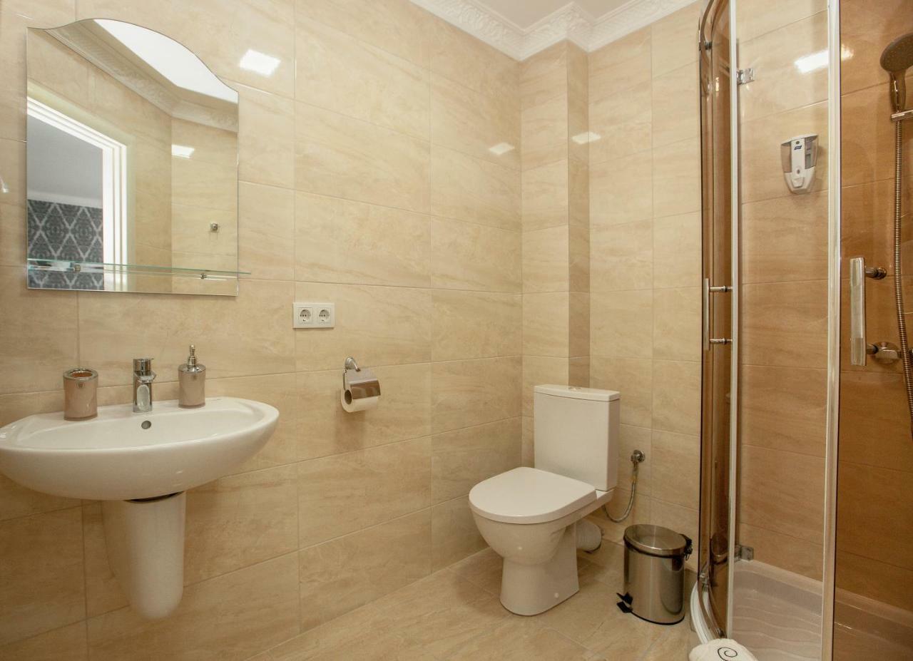 Mon Ami Hotel Ivano-Frankivsk Luaran gambar