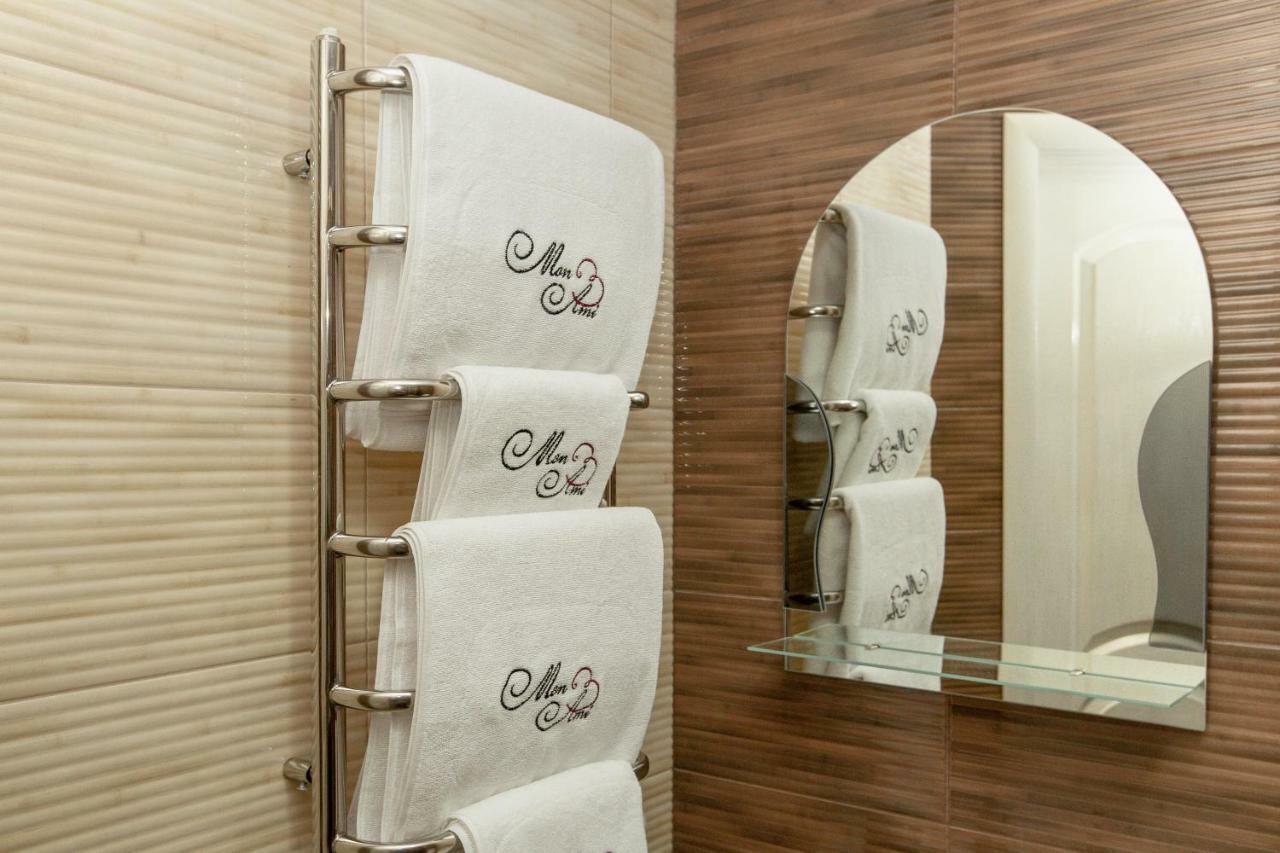 Mon Ami Hotel Ivano-Frankivsk Luaran gambar