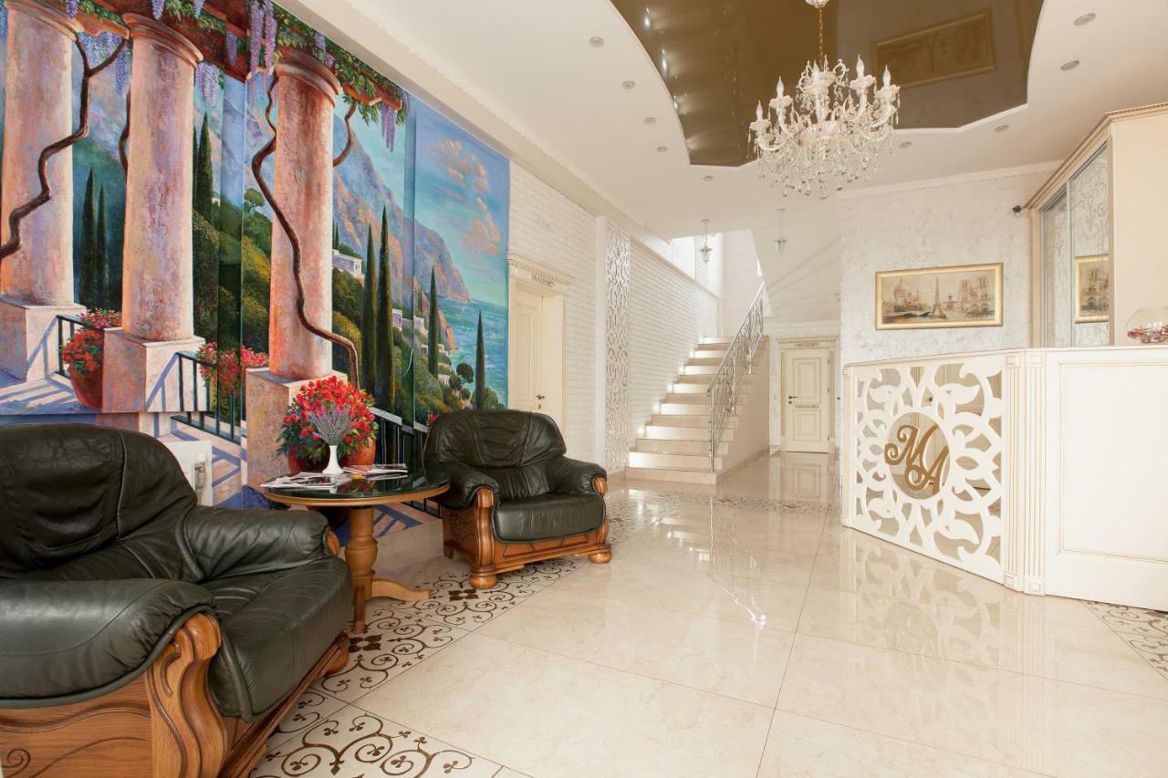Mon Ami Hotel Ivano-Frankivsk Luaran gambar