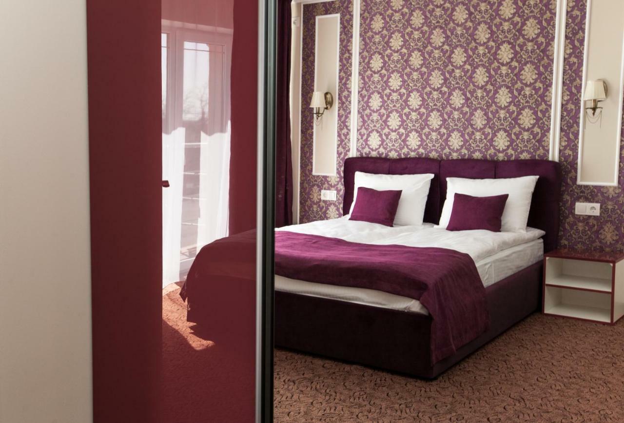 Mon Ami Hotel Ivano-Frankivsk Luaran gambar