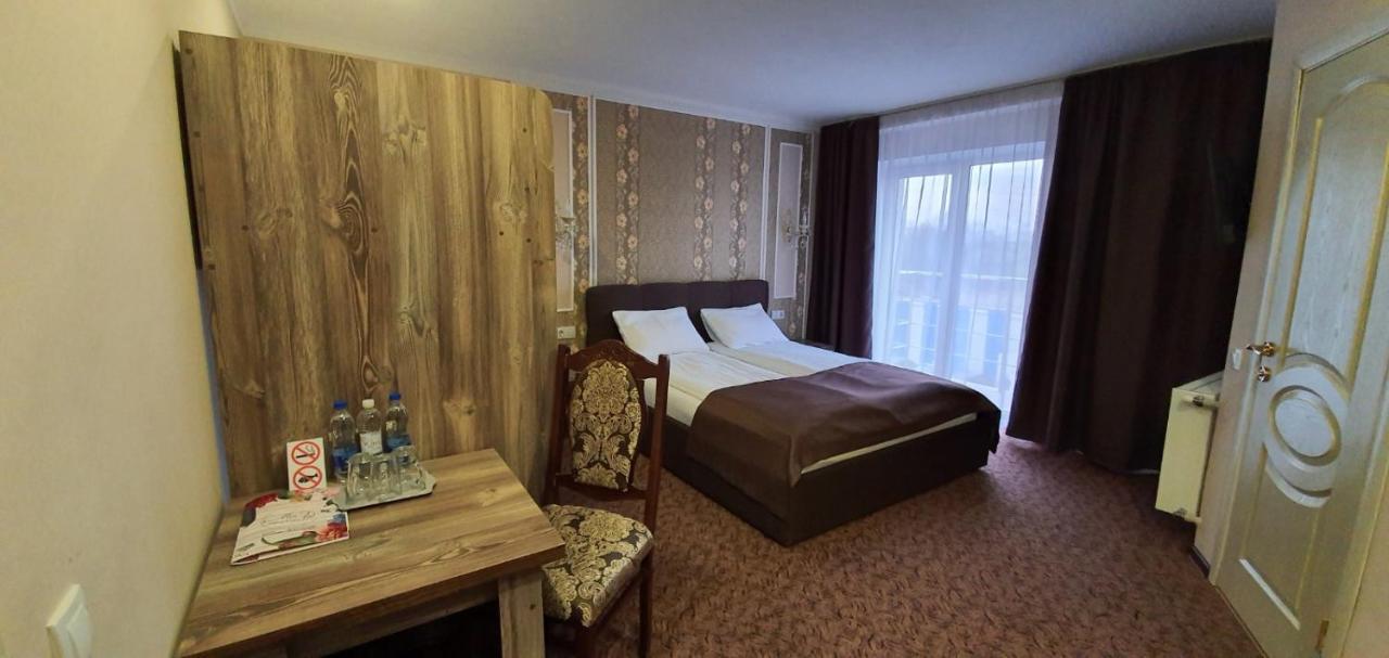 Mon Ami Hotel Ivano-Frankivsk Luaran gambar