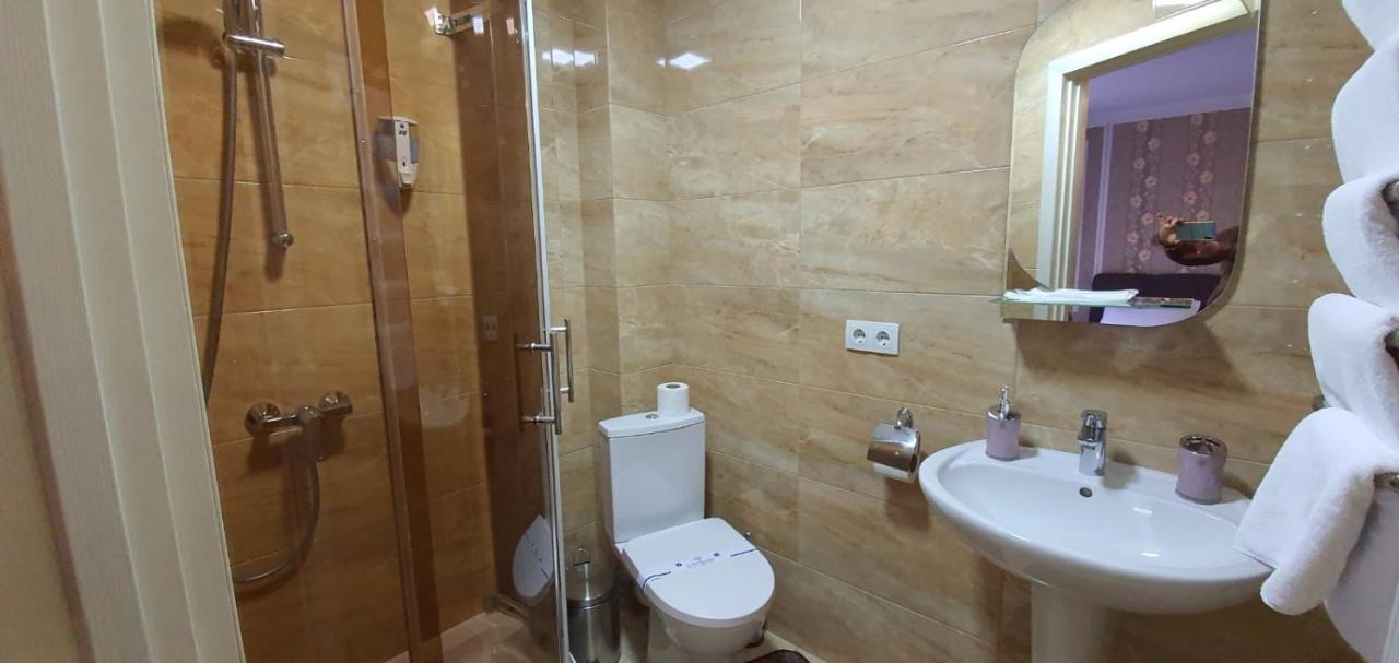 Mon Ami Hotel Ivano-Frankivsk Luaran gambar
